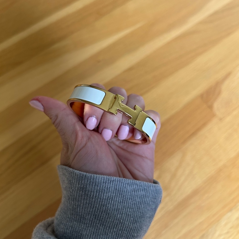 White and gold H bracelet